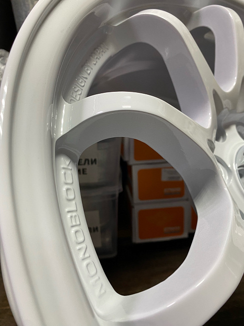 картинка Новые диски Rays Volk Racing CE-28 R15 J7 ET30 4X100/114.3 белые магазин  StreetTuning 