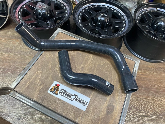 картинка Патрубки радиатора Samco Sport для Nissan Skyline GTR R33-34, черные магазин  StreetTuning 