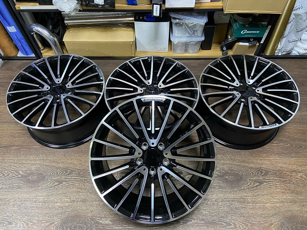 картинка Новые диски SL148 для Mercedes R18 J8 ET45 5X112 черные + серебро от магазина  StreetTuning