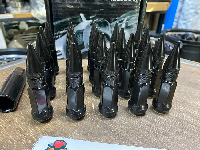 картинка Комплект гаек пики (пули) Starleks, 12х1.5 , цвет черный, 20 шт. магазин  StreetTuning 