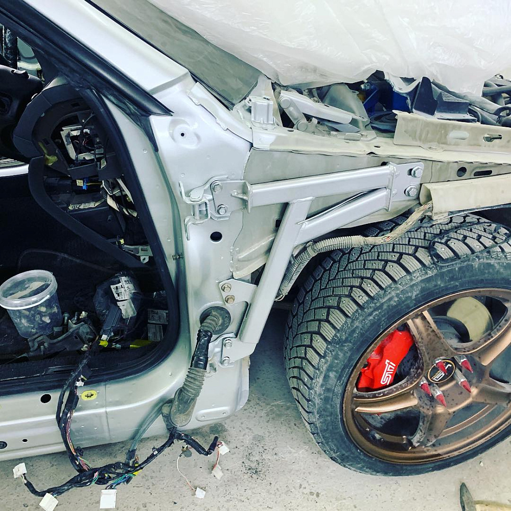 картинка Комплект усилителей (2 распорки) под передние крылья для Subaru Legacy BL,BP от магазина  StreetTuning