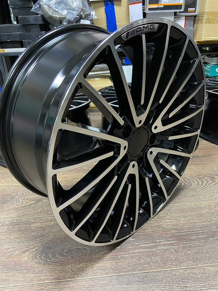 картинка Новые диски SL148 для Mercedes R18 J8 ET45 5X112 черные + серебро от магазина  StreetTuning