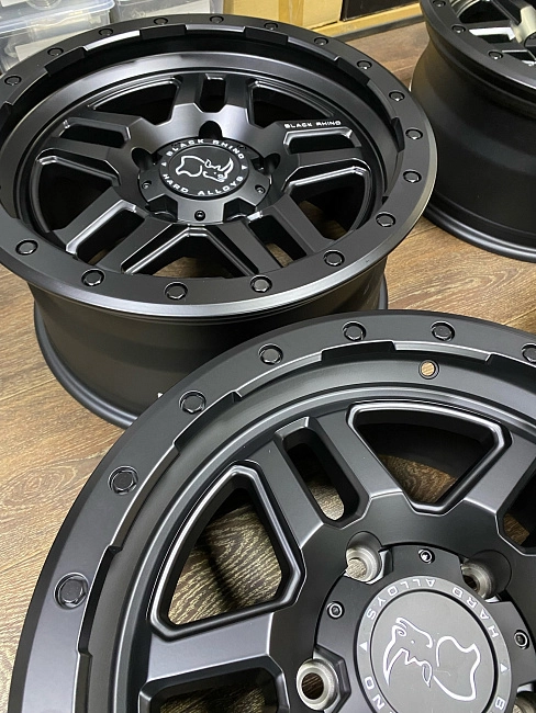 картинка Новые диски Black Rhino Barstow R18 J9 ET18 5x150 black магазин  StreetTuning 