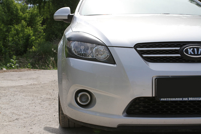 картинка Kia Ceed 2007—2010 Накладки на передние фары (реснички) компл.-2 шт. магазин  StreetTuning 