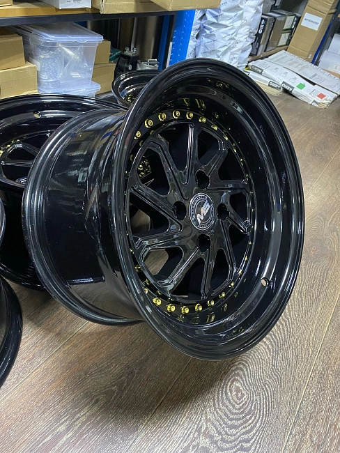 картинка Новые диски MS R15 J9 ET25 4X100, черный глянец магазин  StreetTuning 