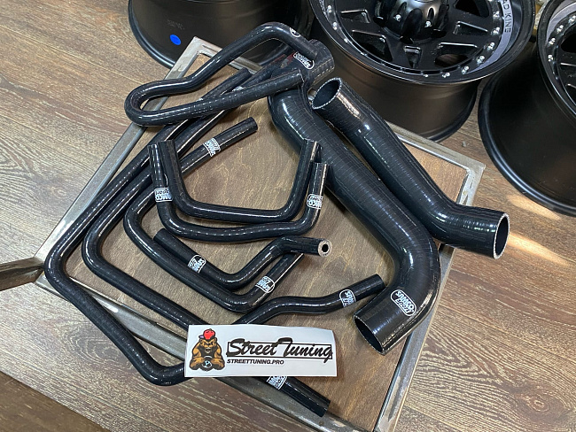 картинка Патрубки системы охлаждения Subaru Impreza GD турбо 05-08 (рестайл)9шт, черные магазин  StreetTuning 