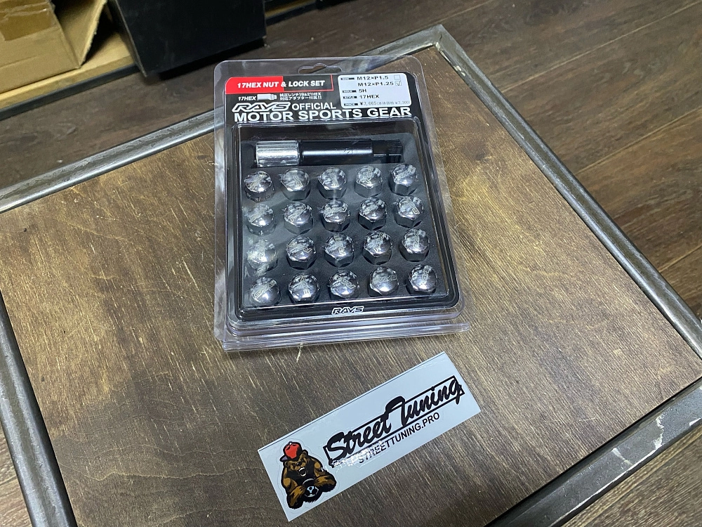 картинка Колесные гайки Rays style М12х1.5 высота-30 мм хром с секретками от магазина  StreetTuning