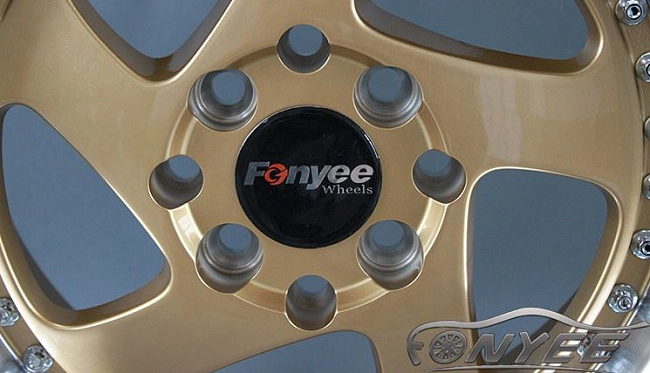 картинка Новые диски Rotiform TMB Flat R18 5х100/114,3 ET30 J8,5 золото + полированная полка магазин  StreetTuning 