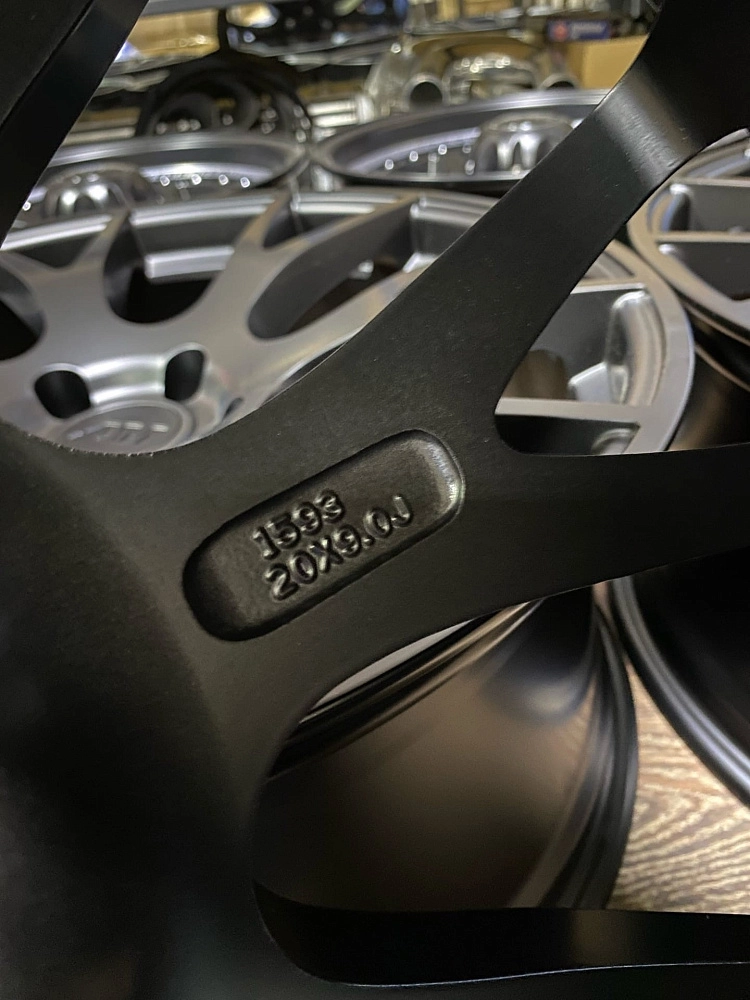 картинка Новые диски Hellcat SRT Syle R20 J9 ET18 5X115 черный мат от магазина  StreetTuning