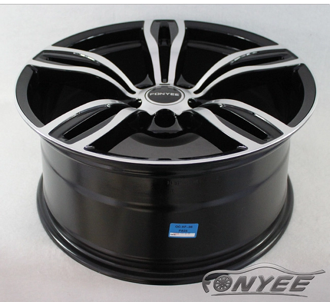 картинка Новые диски BMW F10 style R18 5x120 ET25 J8,5 черный глянец + серебро магазин  StreetTuning 