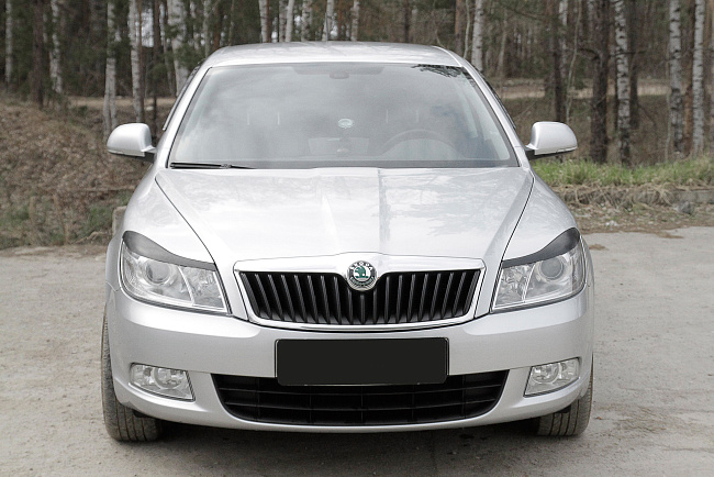 картинка Skoda Octavia A5 (лифтбек) 2008—2013 Накладки на передние фары (реснички) компл.-2 шт. магазин  StreetTuning 