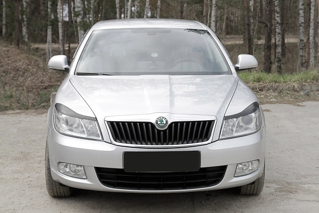 картинка Skoda Octavia A5 (лифтбек) 2008—2013 Накладки на передние фары (реснички) компл.-2 шт. магазин  StreetTuning 
