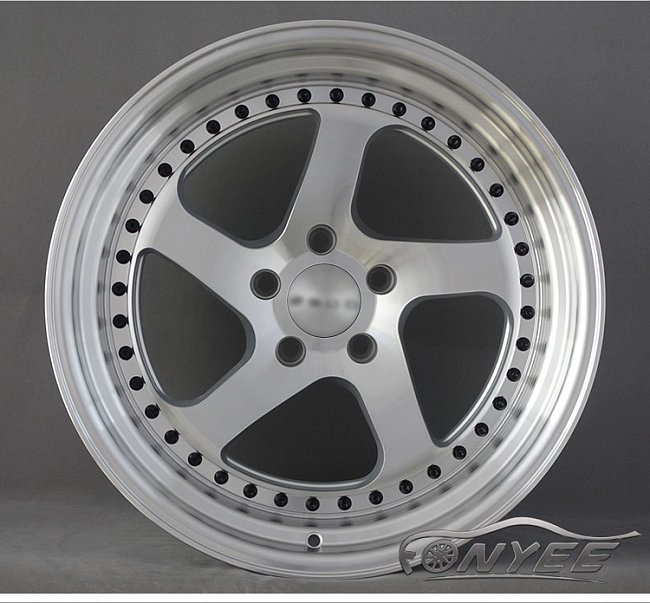 картинка Новые диски Rotiform TMB Flat R18 5х114,3 ET30 J9,5 серебро + черные болтики магазин  StreetTuning 