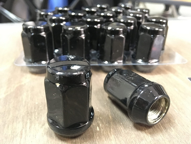 картинка Колесные гайки Starleks, М12 х 1.5, L-35 мм, черные магазин  StreetTuning 