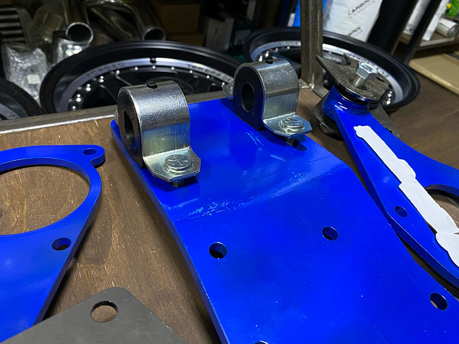 картинка Комплект GTS для независимого крепления редуктора переднего моста (отвязка) для 21213-214 Нива магазин  StreetTuning 