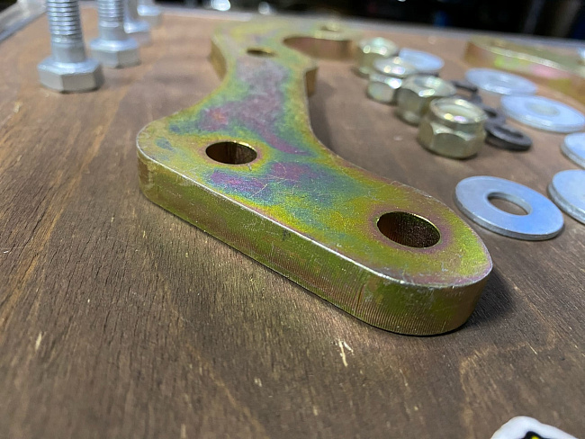 картинка Переходные пластины GTS на Ниву под суппорта ВАЗ 2108 магазин  StreetTuning 