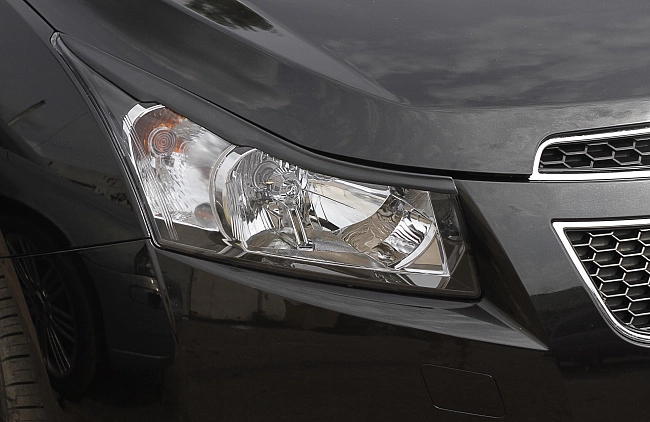 картинка Сhevrolet Сruze I 2012-2014 Накладки на передние фары (реснички) компл.-2 шт. магазин  StreetTuning 