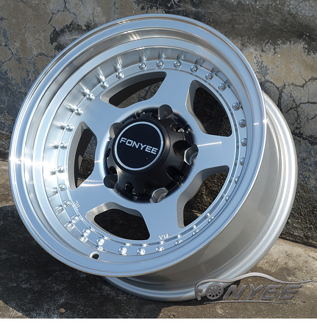 картинка Новые диски MVF-955 R15 5X139,7 ET-25 J7 серебро + полированная полка магазин  StreetTuning 