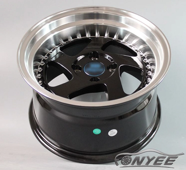 картинка Новые диски Rotiform TMB Flat R15 4х100 ET17 J8,5 черный глянец + серебристые болтики магазин  StreetTuning 