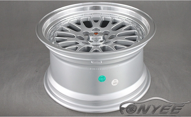 картинка Новые диски ESM 007 R15 4x100-4x114,3 ET20 J8 серебряные магазин  StreetTuning 