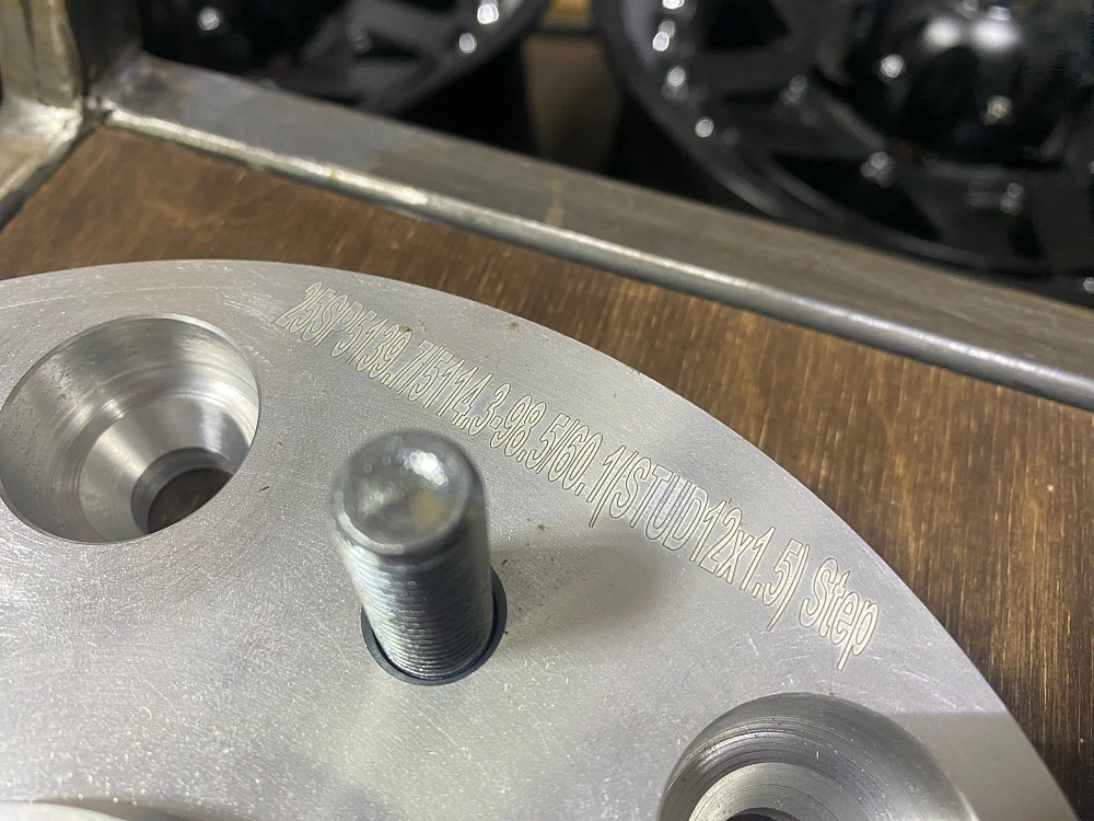 картинка Проставка переходная 25 мм 5x139.7-5x114.3, ЦО 98.5-60.1 шпилька 12x1.5 от магазина  StreetTuning