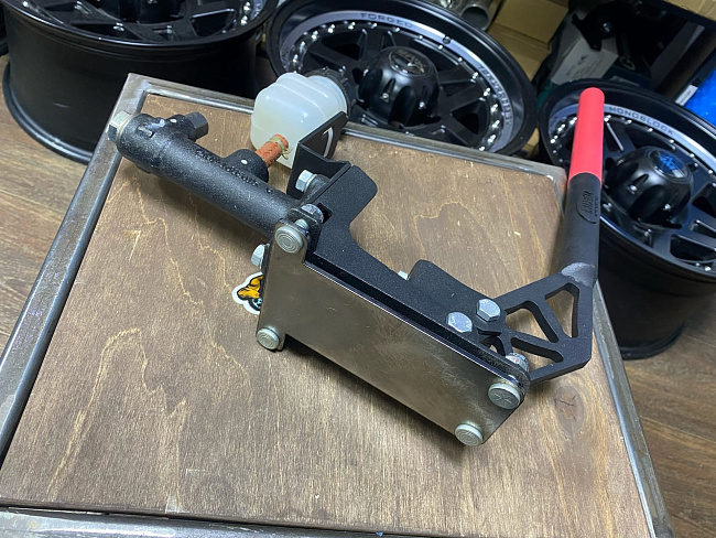 картинка Ручник гидравлический вертикальный Lider с дополнительным бачком магазин  StreetTuning 