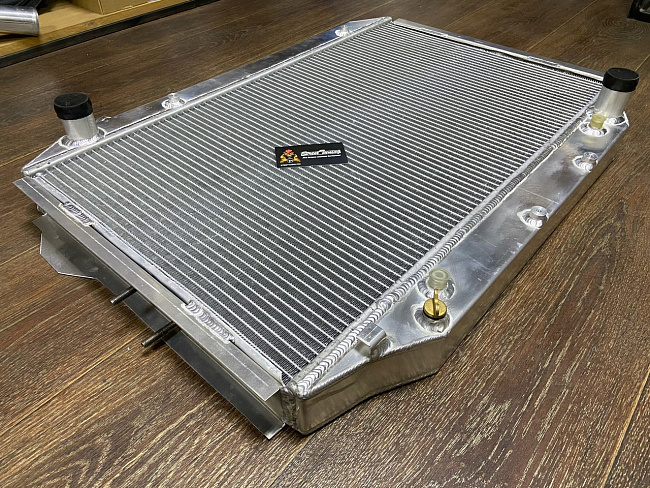 картинка Радиатор алюминиевый Toyota Land Cruiser 80 1HDFT, 1HDT, 1HZ 50мм AT магазин  StreetTuning 