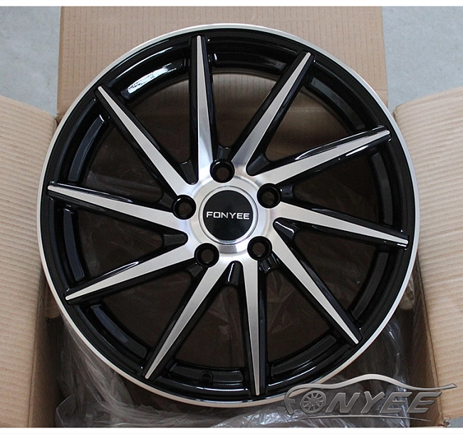 картинка Новые диски Vossen CVT-R Replica R17 5X114,3 ET35 J7,5 черный глянец + серебро магазин  StreetTuning 