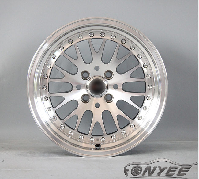 картинка Новые диски ESM 007 R15 4x100 ET25 J8 серебристые магазин  StreetTuning 
