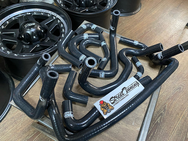 картинка Патрубки системы охлаждения Nissan GTR 33 / 34 RB26DET 14 шт, черные магазин  StreetTuning 