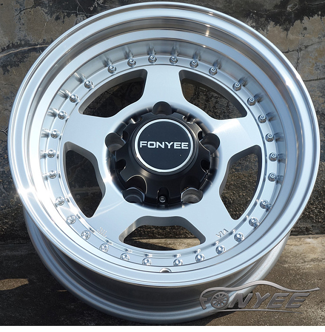 картинка Новые диски MVF-955 R15 5X139,7 ET-25 J7 серебро + полированная полка магазин  StreetTuning 