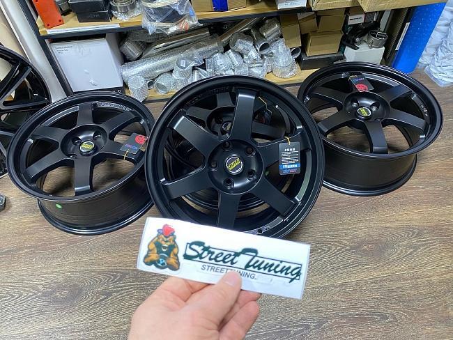 картинка Новые диски Rays TE37 R18 J8 ET35 5X120, черные матовые магазин  StreetTuning 