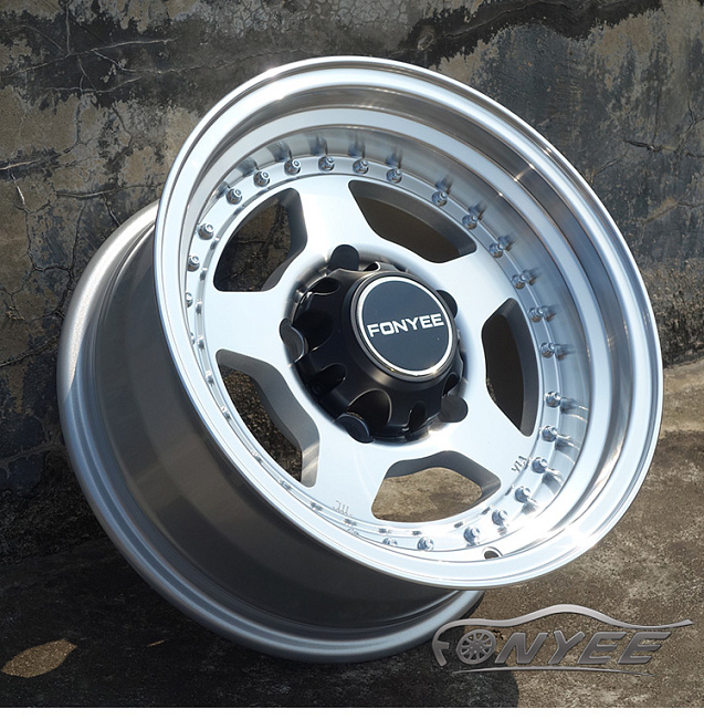 картинка Новые диски MVF-955 R15 5X139,7 ET-25 J7 серебро + полированная полка магазин  StreetTuning 