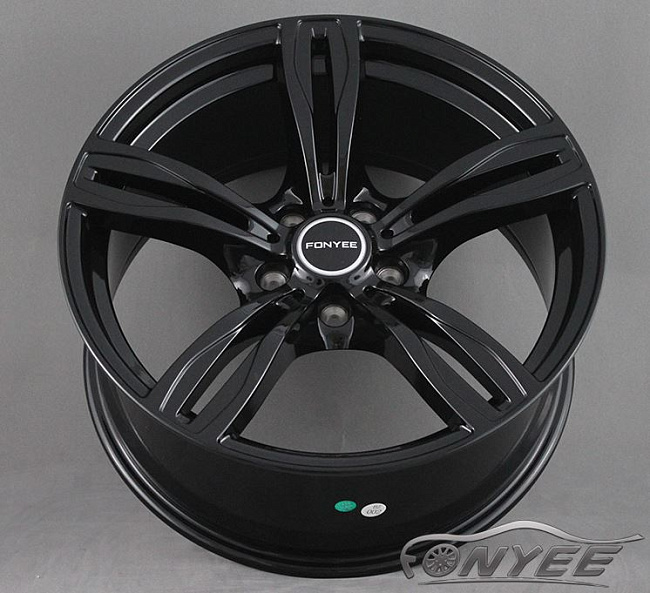 картинка Новые диски BMW F10 style R19 5x120 ET25 J8,5 черный глянец магазин  StreetTuning 