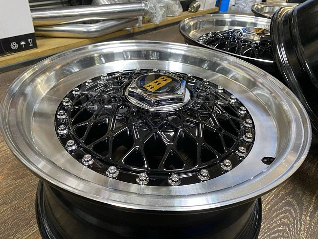 картинка Новые диски BBS RS R13 J6 ET25 4x100/4x114.3 , черные + полировка магазин  StreetTuning 