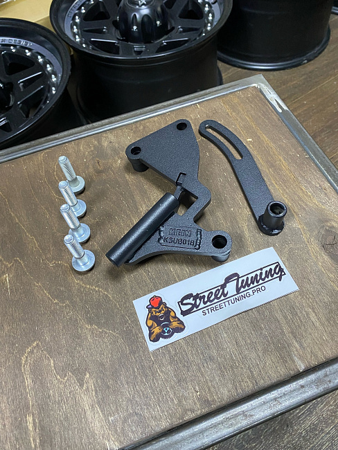 картинка Кронштейн для переноса генератора на двигателях Subaru EJ-серии, разворот впускного коллектора магазин  StreetTuning 