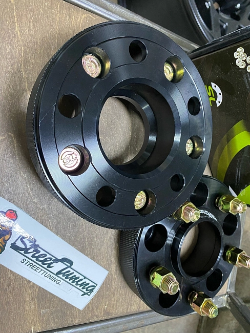 картинка Проставка Starleks 35 мм 5x120 цо 72.6 шпилечная M14x1,5 Black магазин  StreetTuning 
