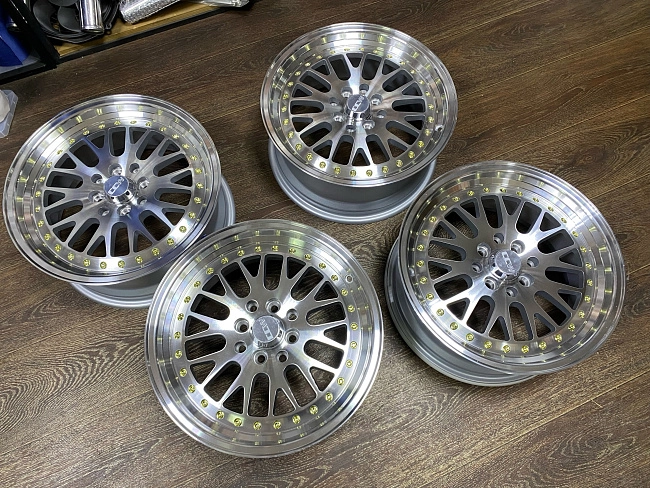 картинка Новые диски ESM 007 R16 J7 ET30 4X100x114.3 магазин  StreetTuning 