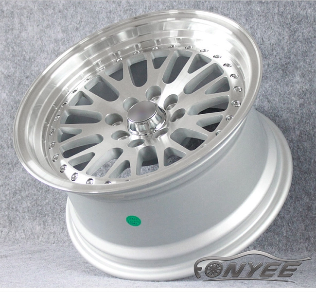 картинка Новые диски ESM 007 R16 4x100-4x114,3 ET25 J8 серебристые магазин  StreetTuning 