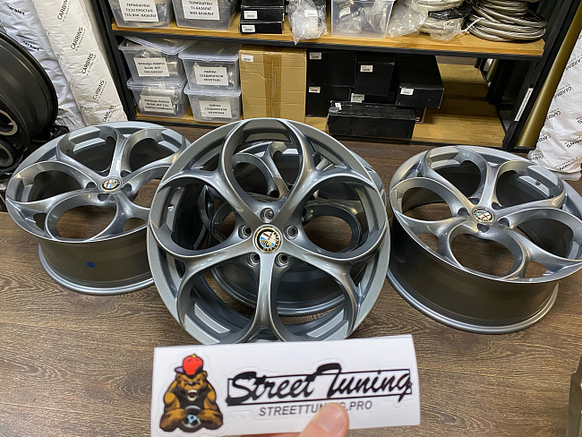 картинка Новые диски Alfa Romeo Giulia Quadrifoglio R19 J8 ET33 5X110 магазин  StreetTuning 