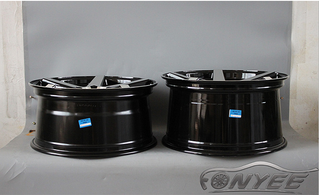 картинка Новые диски Versus VS83 R18 5х120 ET25 J9,5 серебро + черный глянец магазин  StreetTuning 