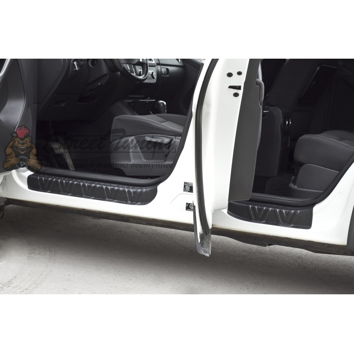 Volkswagen  Tiguan 2011-2015 Накладки на внутренние пороги дверей