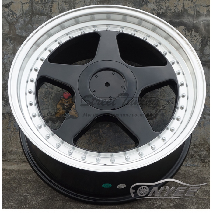 Новые диски OZ Racing Futura R18 5x112-5x120 ET35 J8 черные + серебро