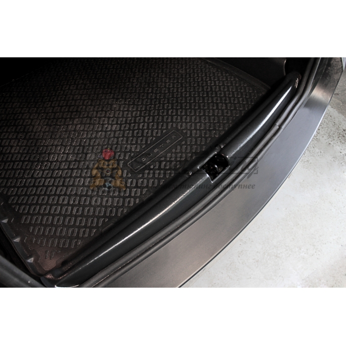 Renault Duster 2010—2014 Накладка на порожек багажника (2 мм.)