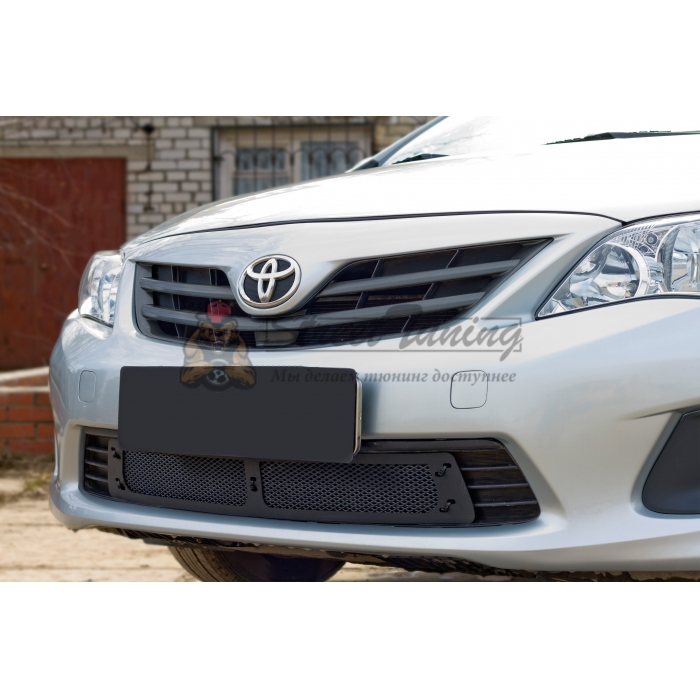 Toyota Corolla (седан) 2010-2013 Защитная сетка решетки переднего бампера