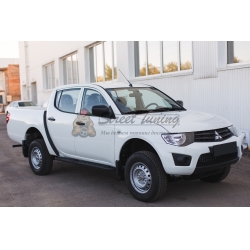 Mitsubishi L200 2010—2013 (рестайлинг) Накладки на металлические пороги (4 шт)