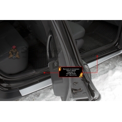 Renault Duster 2015-н.в. Накладки на внутренние пороги дверей Вариант 2