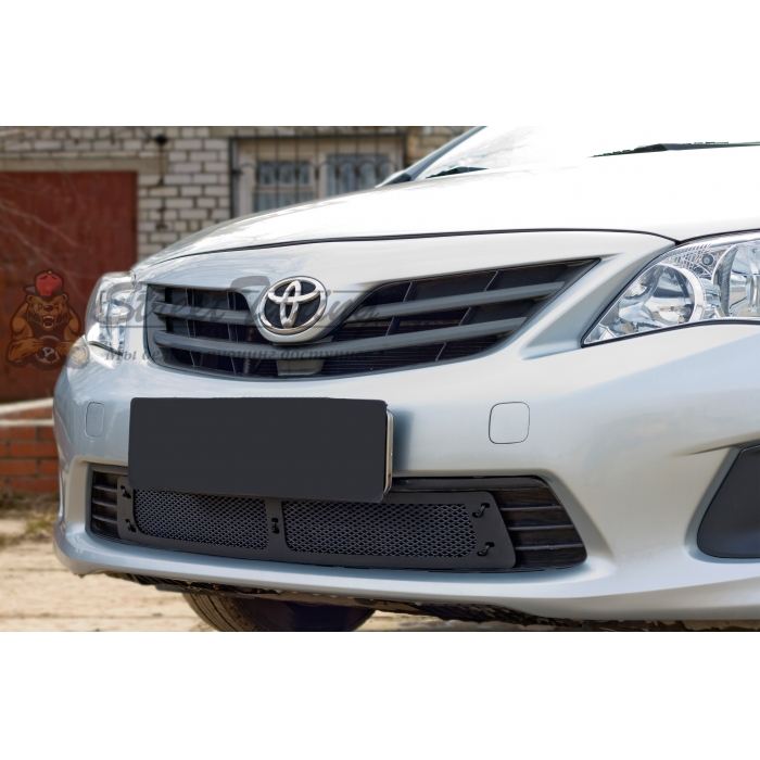 Toyota Corolla (седан) 2010-2013 Защитная сетка решетки переднего бампера