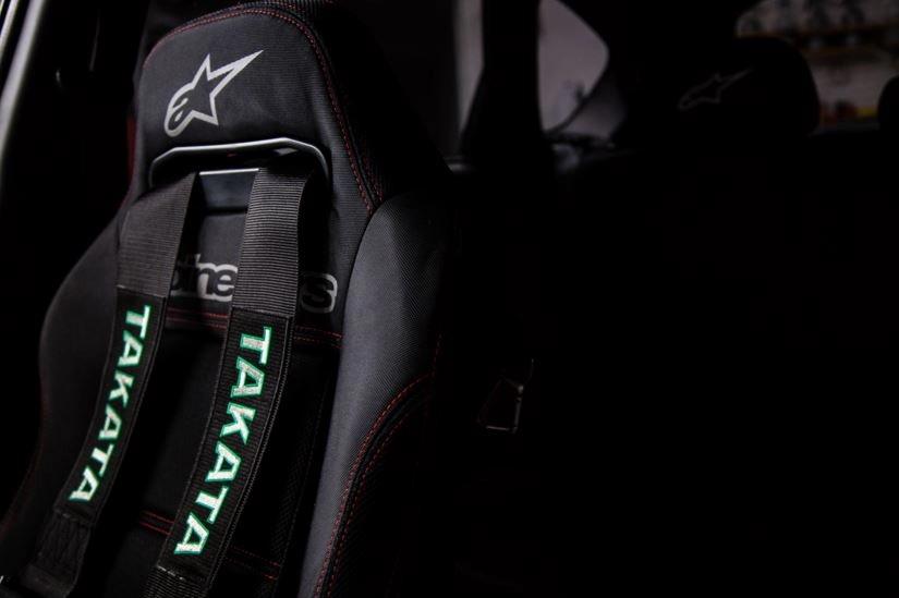 картинка Ремень безопасности 6-ти точечный TAKATA Style, черный от магазина  StreetTuning