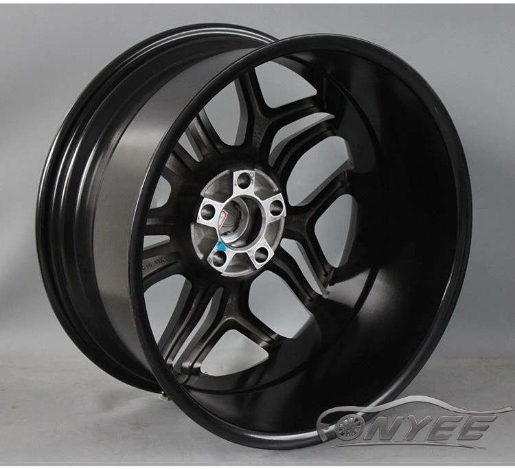 картинка Новые диски Range Rover Evoque Wheels R20 5x108 ET45 J9,5 черный глянец + серебро от магазина  StreetTuning